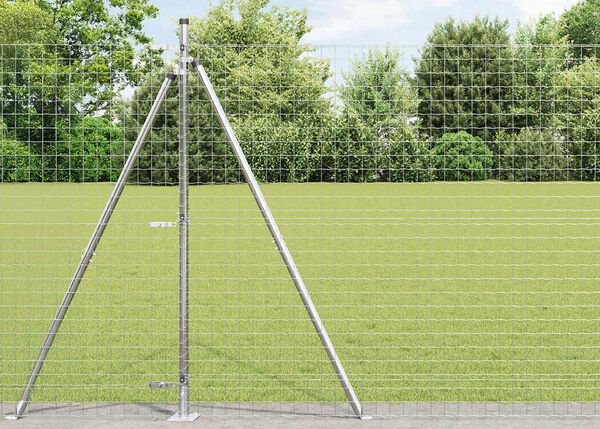 Metallist v&otilde;rkaed koos postidega.