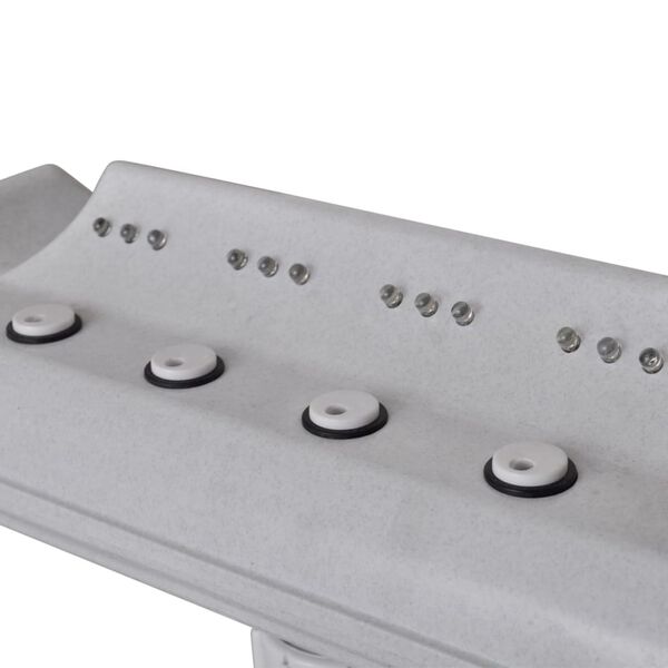 LED tuledega purskkaev basseini