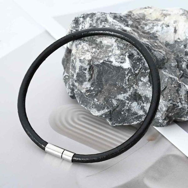 vidaXL Nahk k&ouml;is Must &Oslash;4 mm x 5 m Nahk